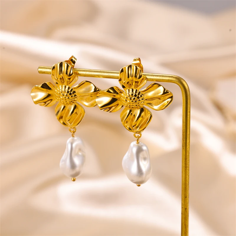 

Water Proof Jewelry Metal Flower Cute Style Stainless Steel Flower Pearl Ladies Earrings