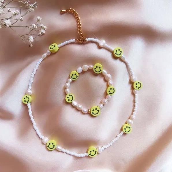 

CN0624 2021 Esty Happy Face Smiley Necklace Hot Selling Smiley Face Beads White Smiley Face Pearl Necklace