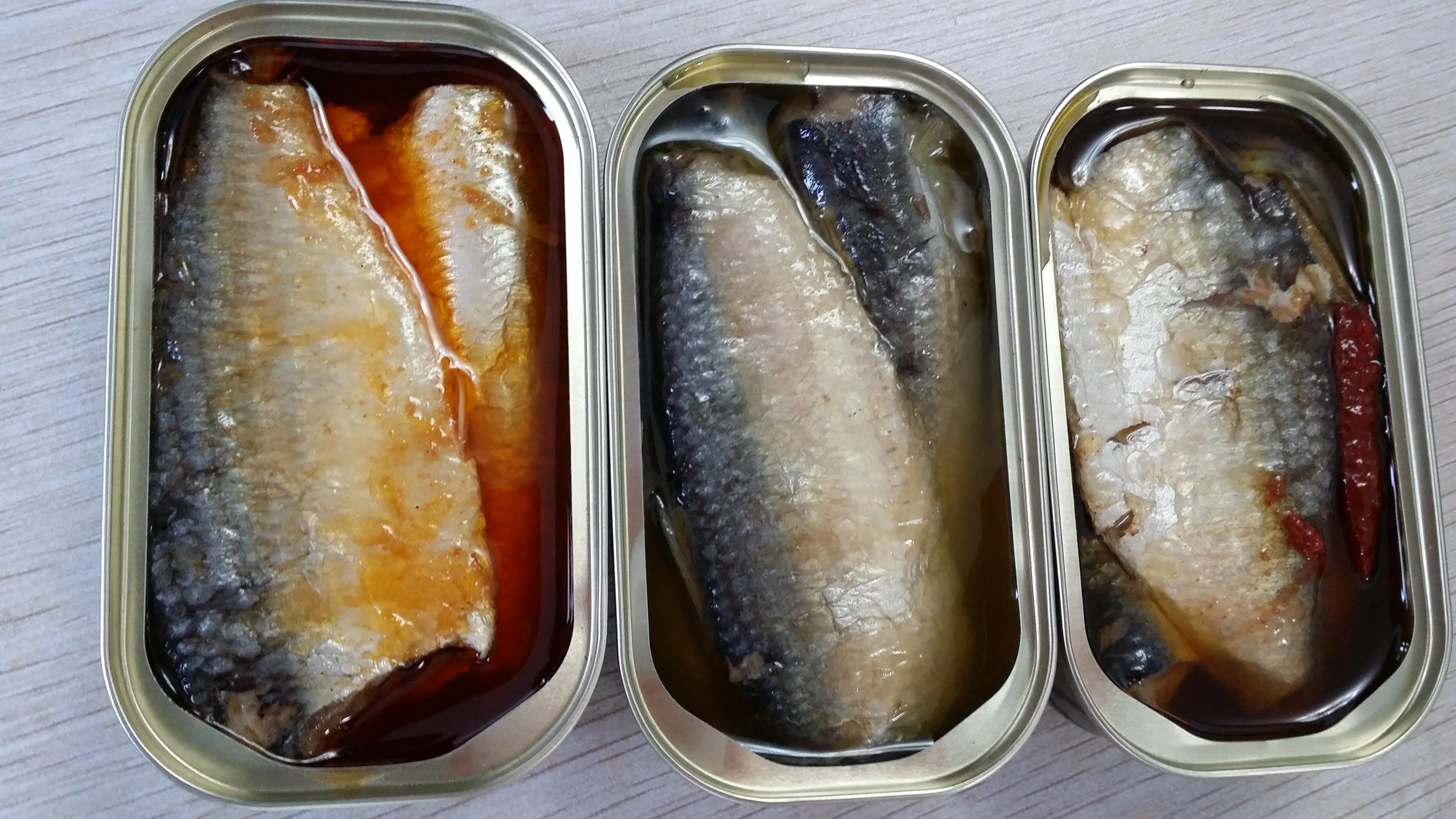 
2020 Amazon Hot Canned Fish Canned Sardines in Tomato Sauce 