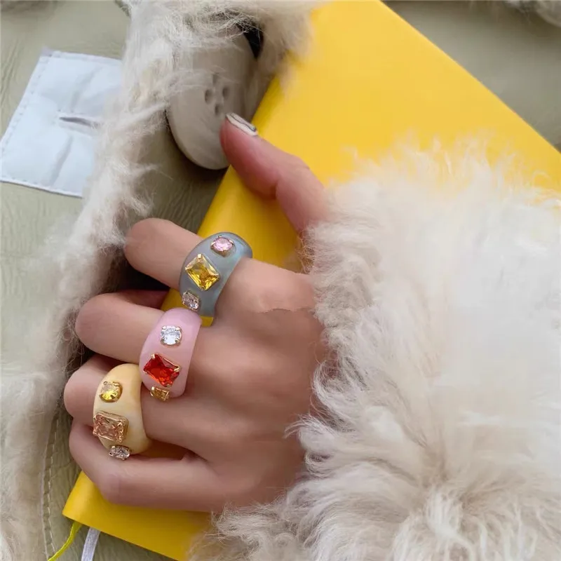 

2021 New Handmade Candy Color Inset with Gemstone Acrylic Resin Finger Ring for Ladies