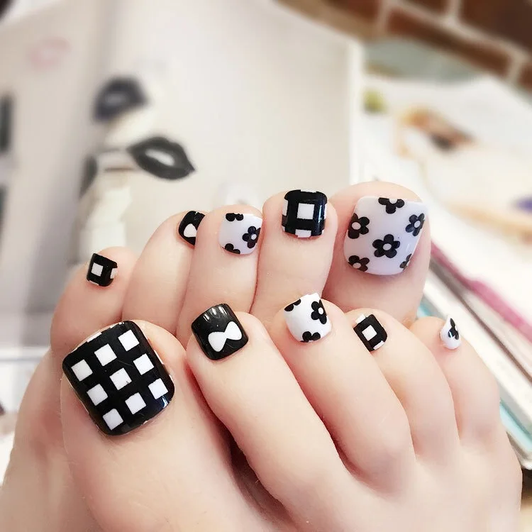 

J30 artifical pre design back glue fashion press on toe nail tips Black and White Checkered small flower bow, Picture