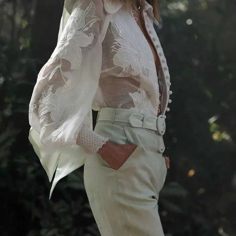 

2020 new style wholesale price ladies blouses and shirts with puff sleeve one line button with lace embroidery women top