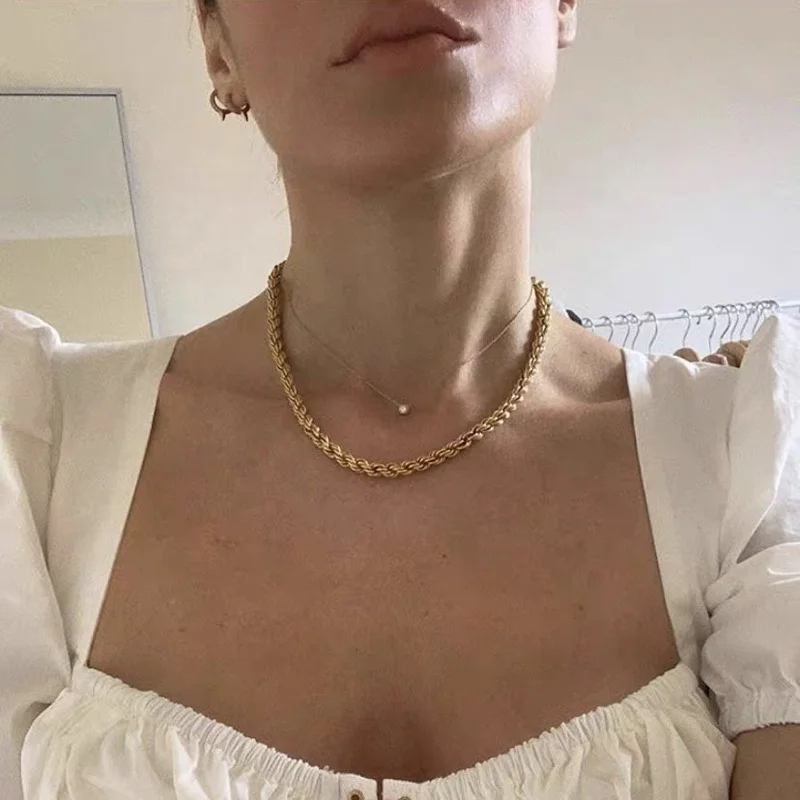 

Exquisite Metal Twisted Single Thick Necklace Gold Color Hip-hop Punk Style Simple Clavicle Chain Necklace Female Party