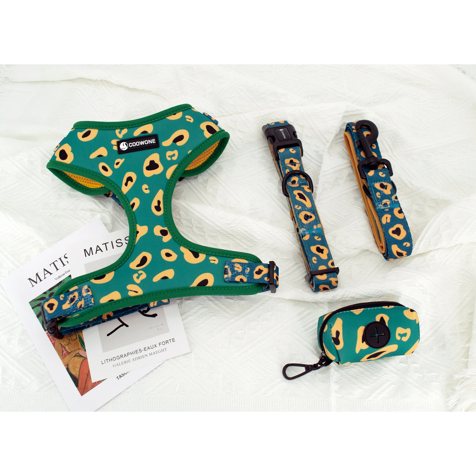 

Fashion personalized designer reversible harness soft mesh padded luxury adjustable reversible no pull custom pet dog harness, Green /pink