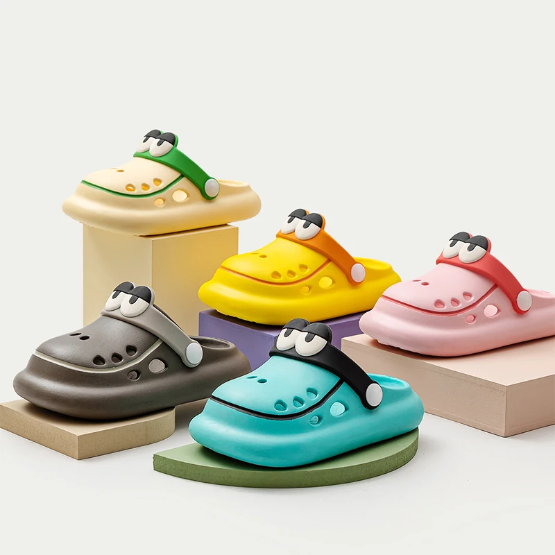 

2022 New Arrival Cheerful Mario Kids Slippers Children Hole Shoes Boys girls Cute Cartoon Sandals garden eva clog shoe wholesale