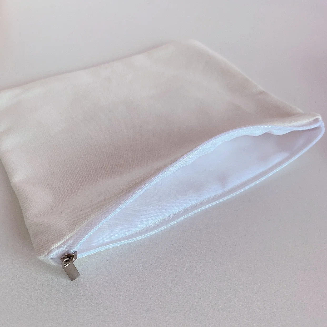 

Eco Friendly Bulk Customised Quilted Small Plain Blank White Canvas Cotton Cosmetic Makeup Pouches Bags With Logo