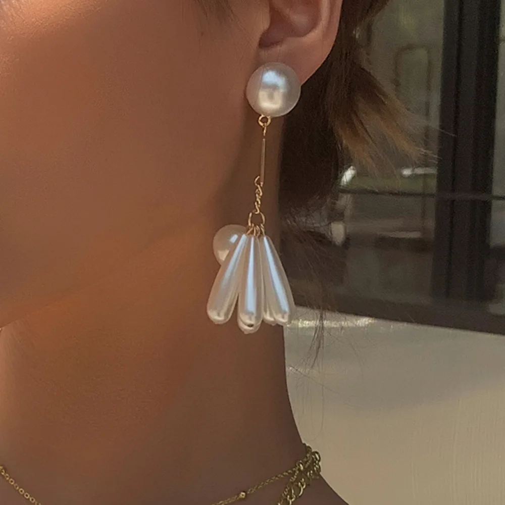 

Fashion creative water drop pearl earrings Japan Korean 2021 custom long sweet temperament resin bridal earring hoop wholesale, As pictures show