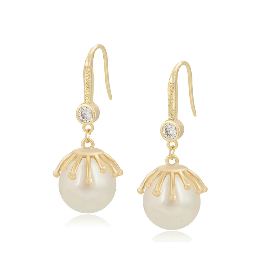 

E-1607 Xuping Jewelry Elegant, fashionable and delicate shell beaded composite CZ material 14K gold joker earrings