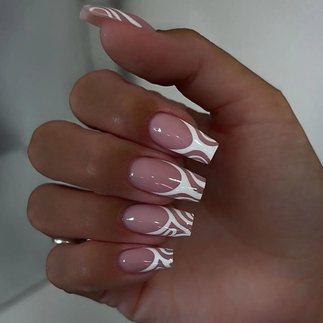 24 Pcs 3545 French White Abstract Striped Minimalist Square Pink Nails Press on Nails Artificial Fingernails