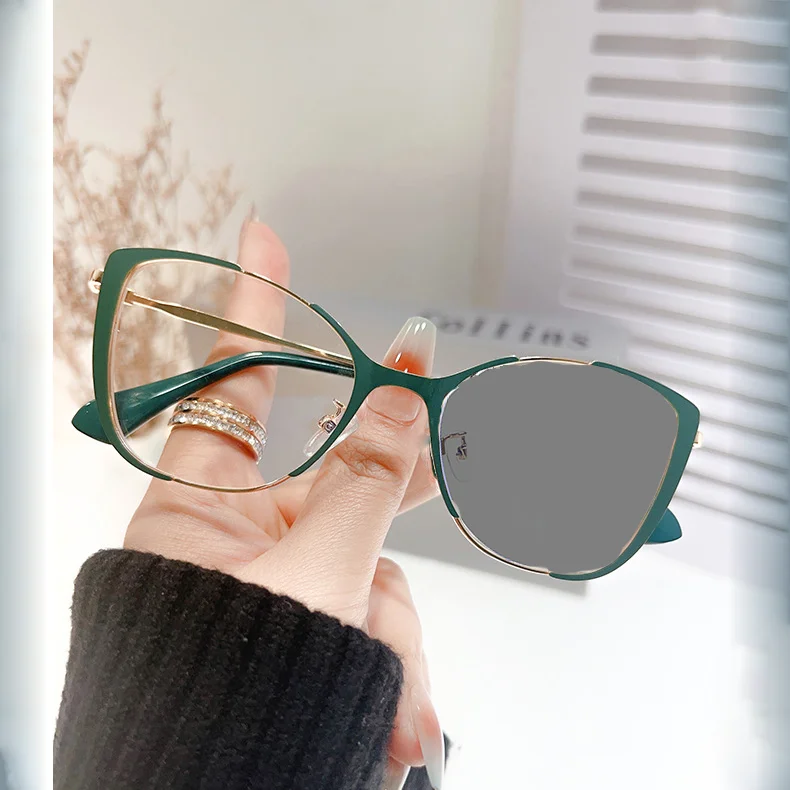 

95547 Blue Light Blocking Photochromic Glasses Men Women Computer Eyeglasses Frame Oversized Cat Eye Myopia Optical Frame