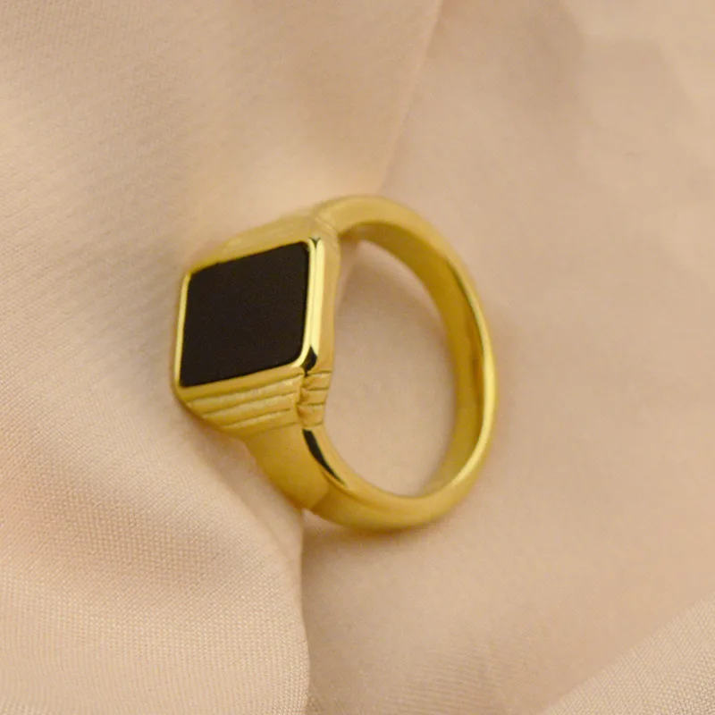 

Luxury Jewelry No Fade 14k Gold Plated Vertical Stripe Chunky Black Square Ring Tarnish Free Stainless Steel Black Mirror Ring