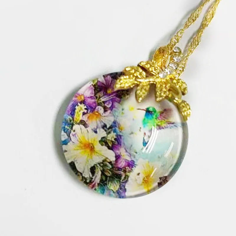 

Wholesale exquisite vintage hummingbird animal round flower pendant N496