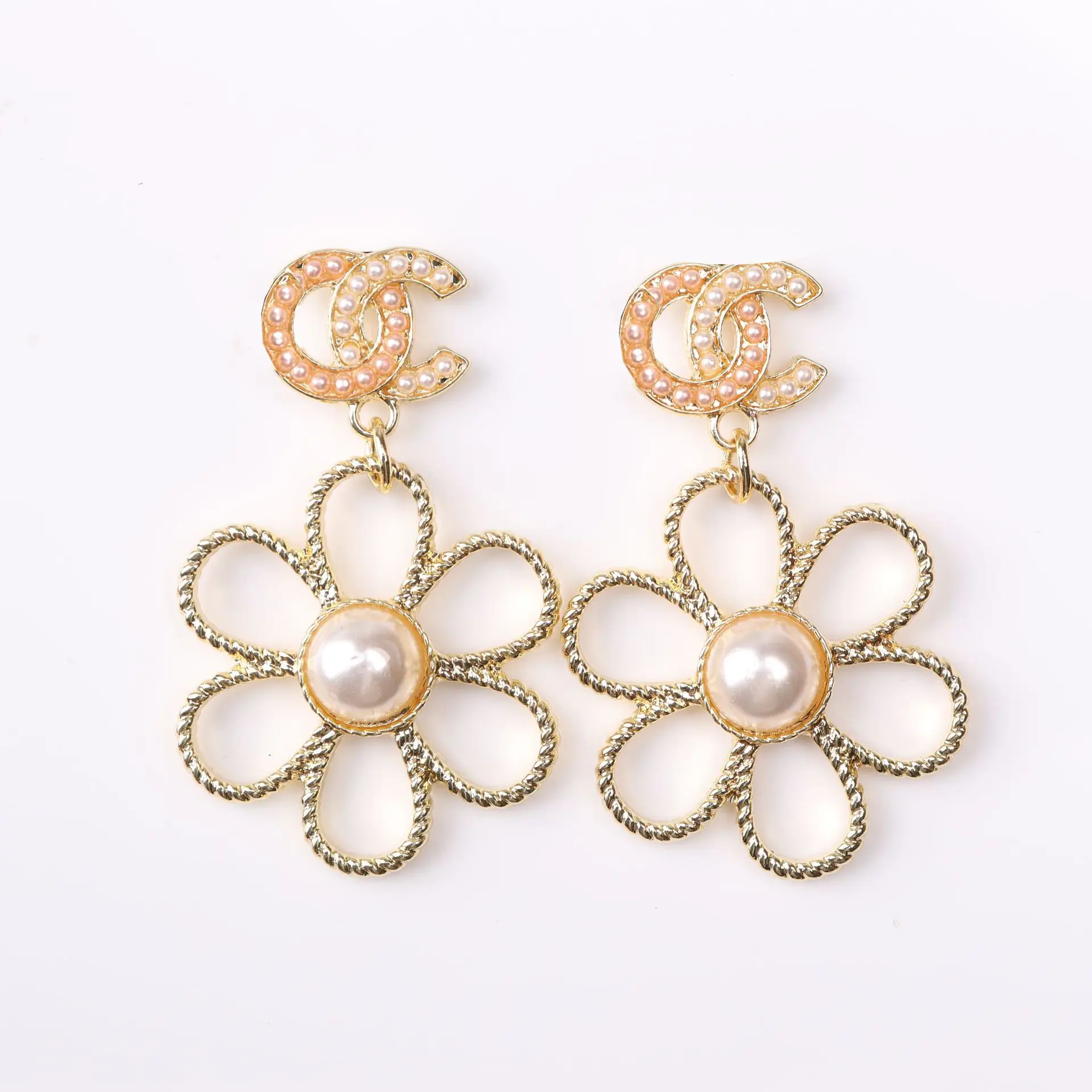 

Tixu designer jewelry famous brands classic plum pearl letter channel earrings wholesale, Gold color