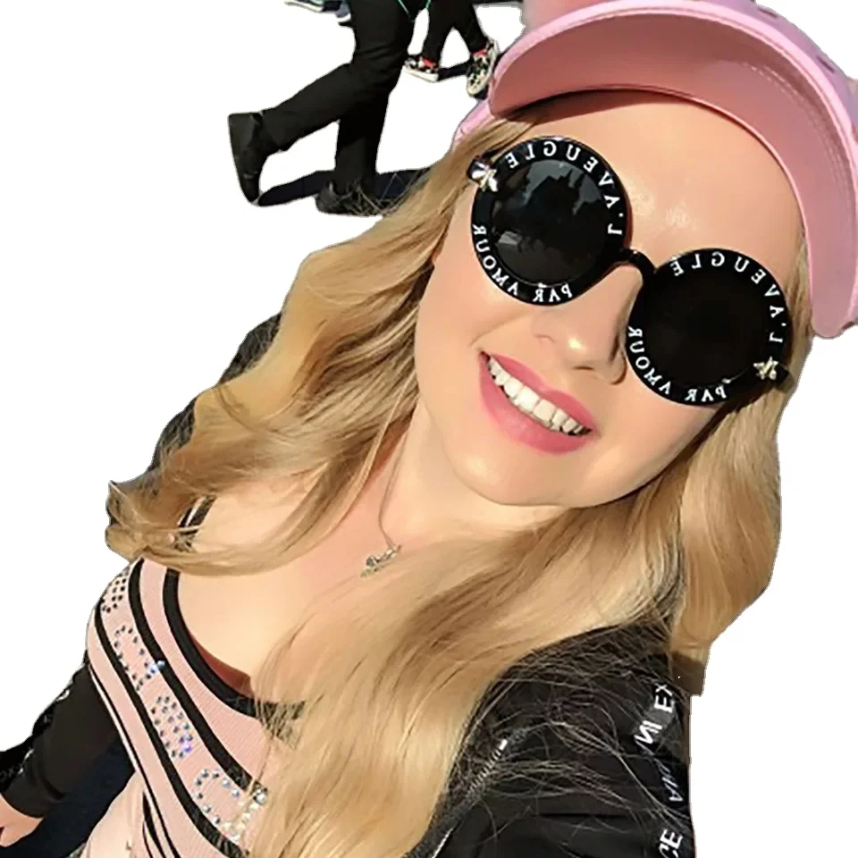 

2021 New Fashion Trendy Retro Letter Round Frame Unisex Bee Spring Sunglasses Eye Sun Glasses For Women Eyewear Glasses