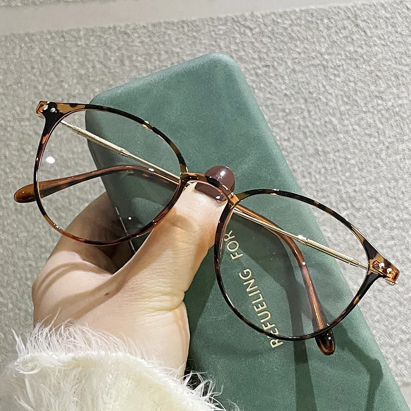 Fashion Cat Eye Photochromic Glasses Retro Oval Eyeglasses Frames for Women Men