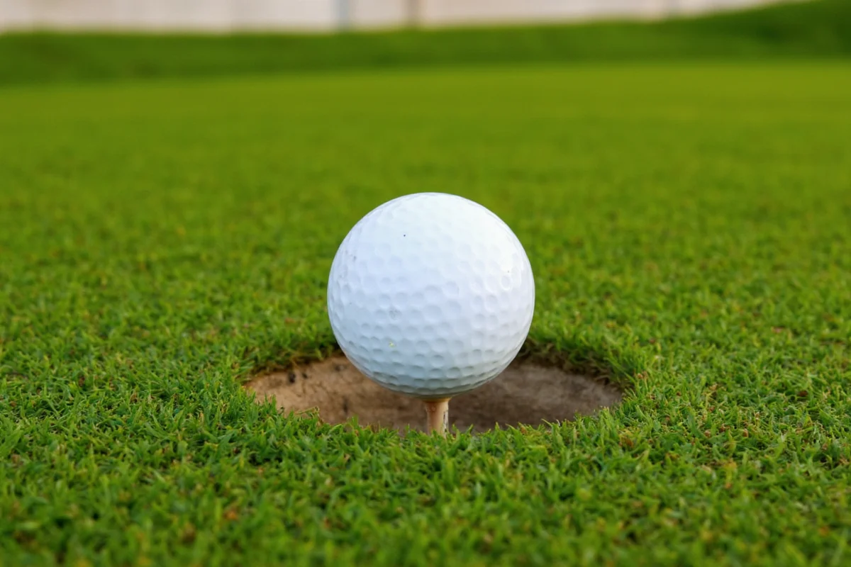 how many indentations are on a golf ball
