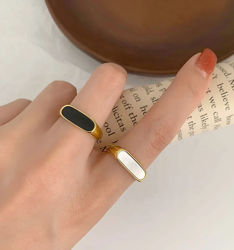 

INS Stylish 18K Gold Plated Stainless Steel Jewelry Black Enamel and White Shell Finger Rings Women