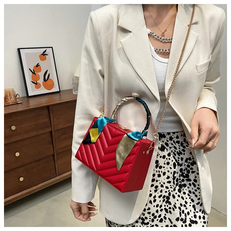 

Hot selling scarf handle pu leather women hand bags luxury ladies solid color crossbody box handbags with chain 2021