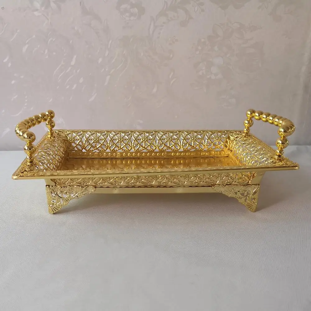 

Luxury Metal Tray Hollow Metal Charge Plate For Christmas Home Party Table Decoration