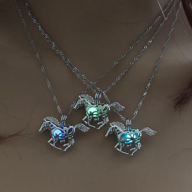 

Womens fashionable crystal jewelry pendant zircon for necklaces 2021 rhinestone choker new clavicle alloy necklaces jewelry