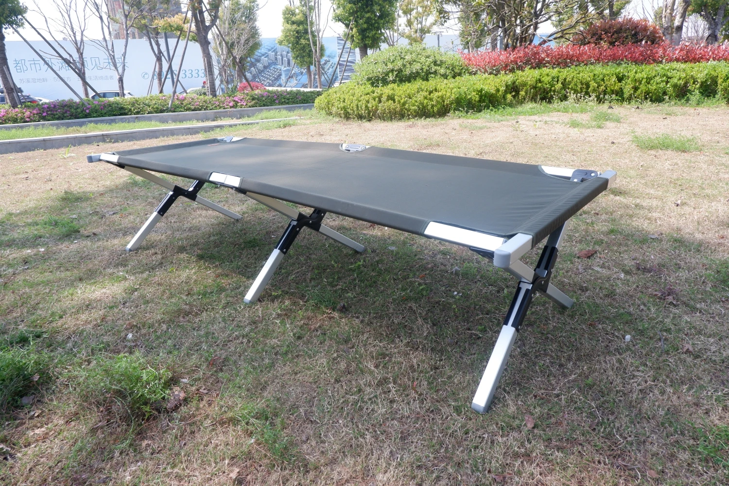 露营及登山  其他露营及登山用品  产品描述 名称: 铝折叠野营床