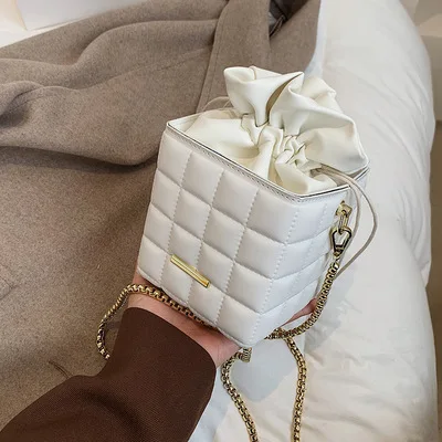

2021 the new fashion women handbags candy color mini size bucket bag spring summer box shape quilted bag for lady, As the picture show