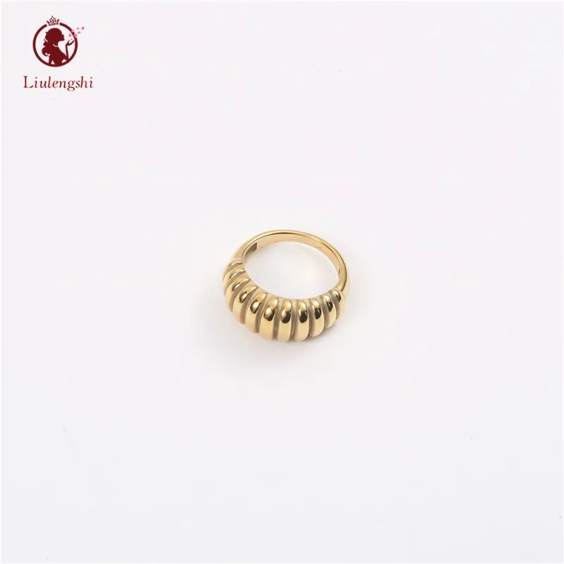 

2021 Popular Style Stainless Steel Wide Face Striped Braid Ring Solid Gold Plated Twisted Croissant Finger Ring