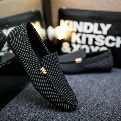 

2019 Spring new men's shoes lazy people hot shoes foot bean shoes men's stripes big size across the border