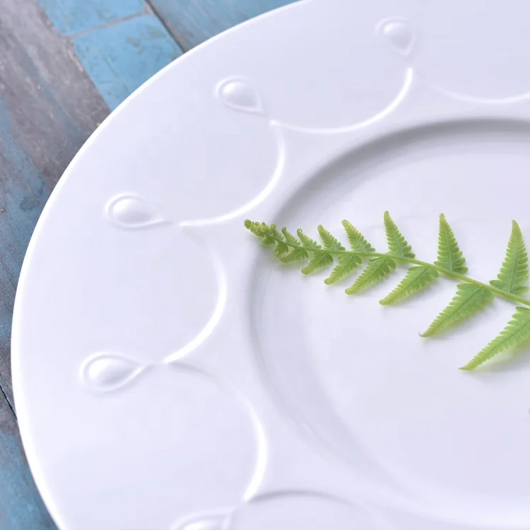 round wedding under plate for parties