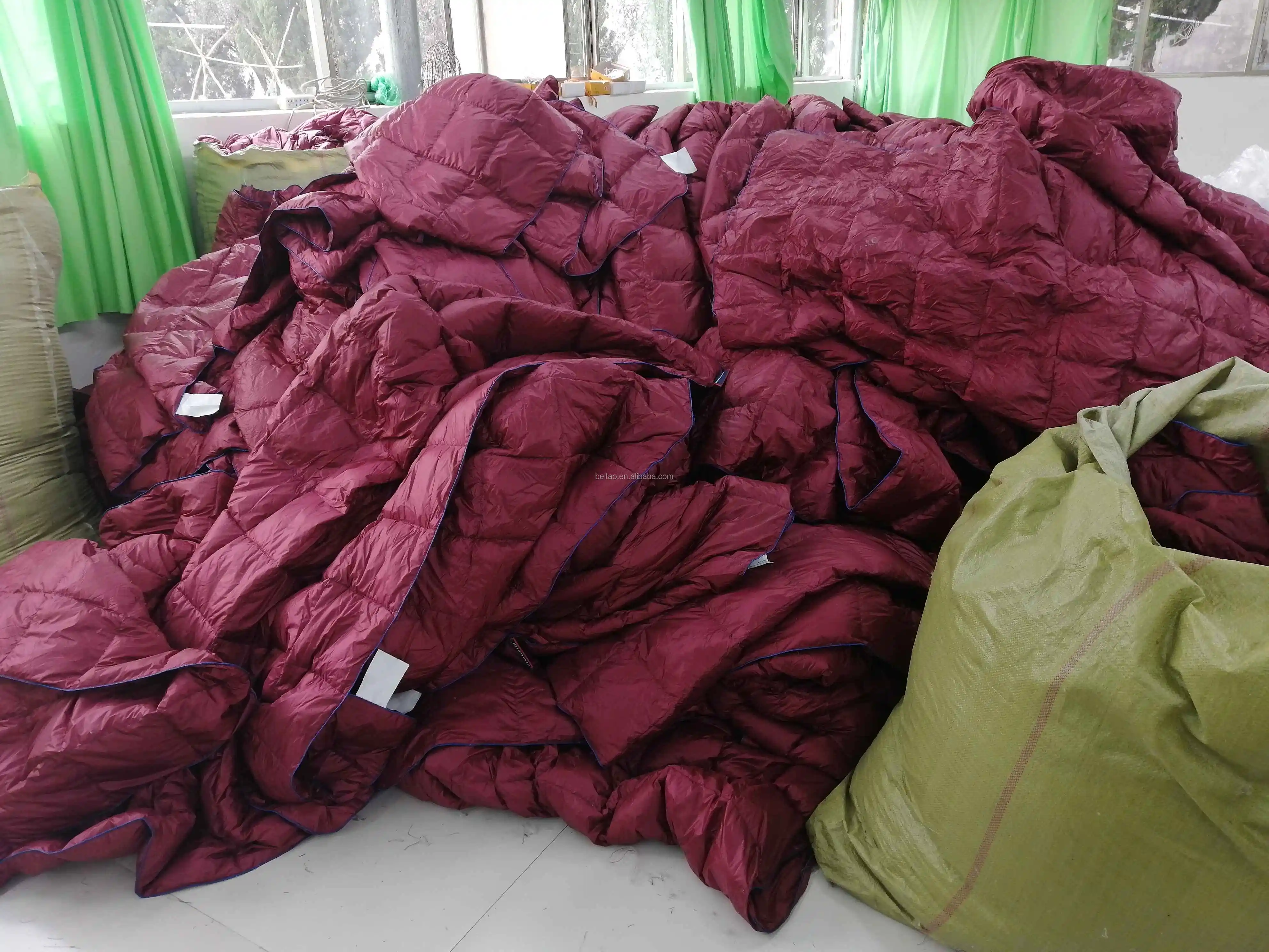 Down Camping Blanket Outdoor Lightweight Packable Down Blanket Compact Waterproof And Warm For