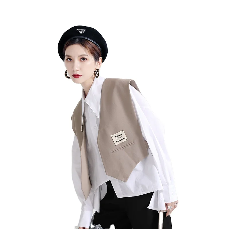 

2021 niche style embroidery letter streamer ultra-short V-neck triangle logo suit vest female jacket1999, Black khaki