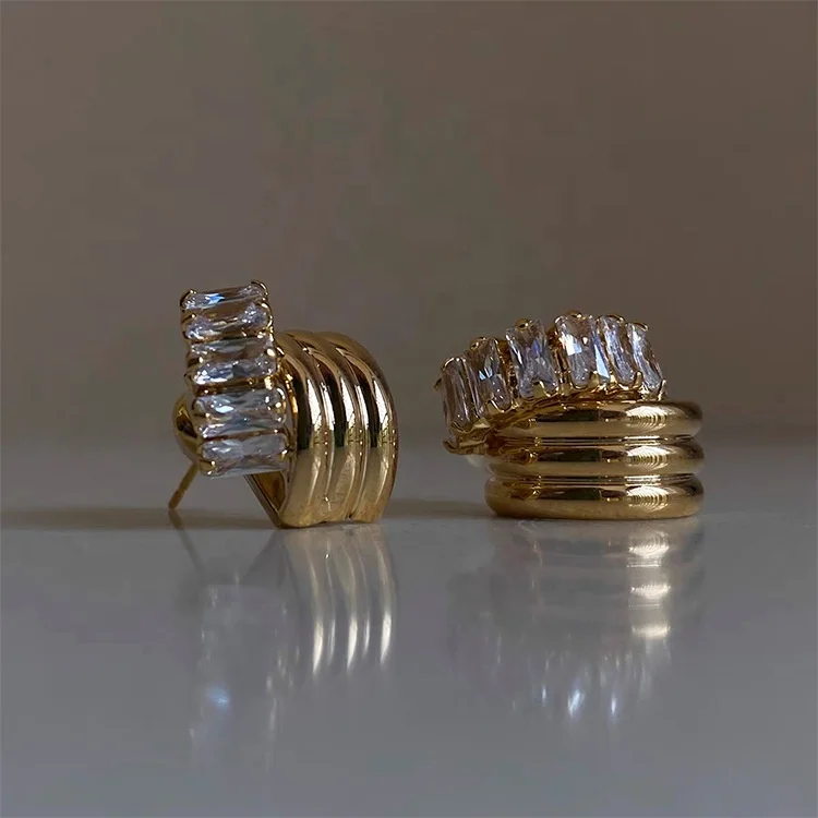 

Exquisite zircon metal gold stud earrings