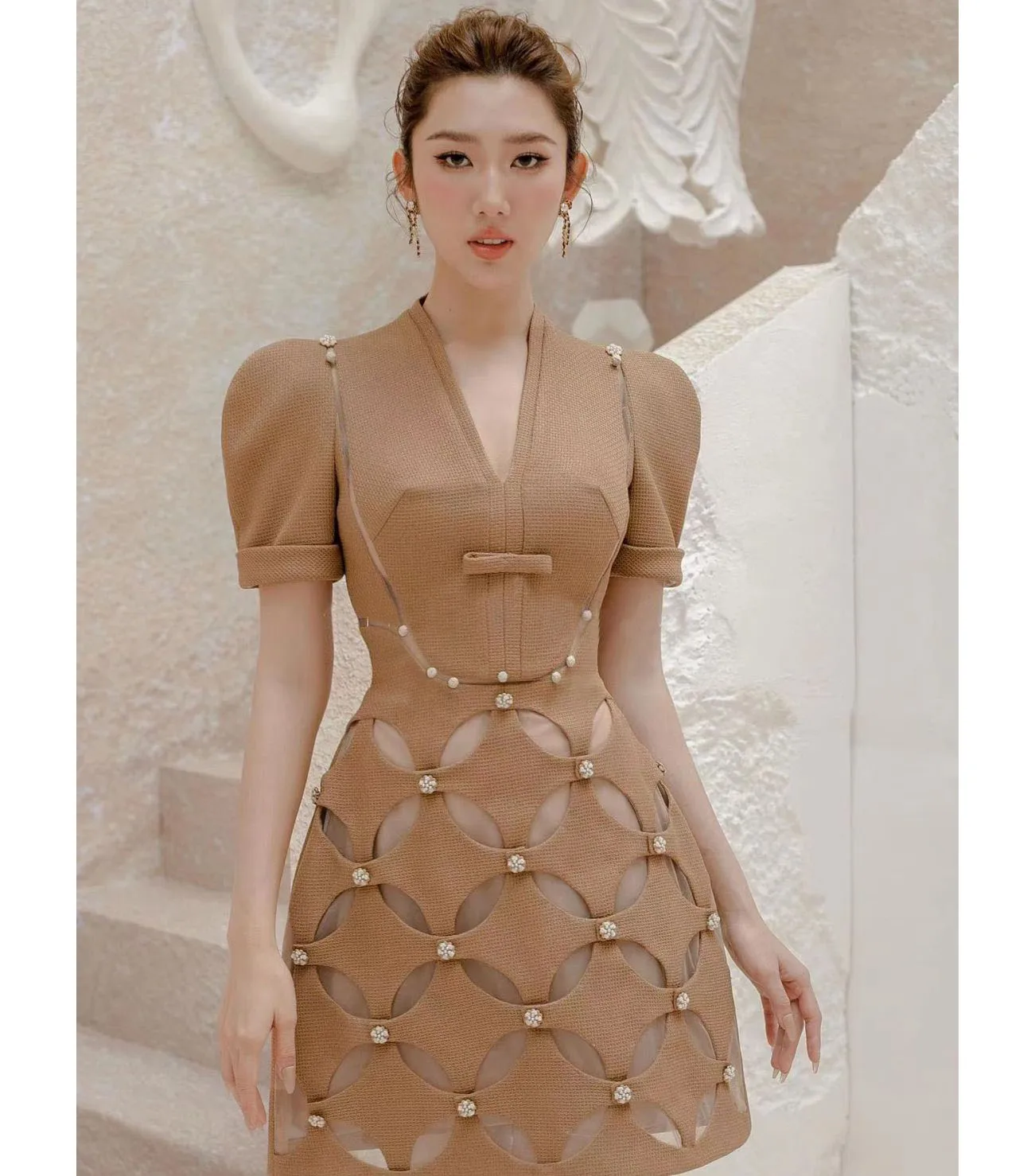 

Bettergirl Fashion Niche Design Diamond V Neck High Waist Short Dress Women's Clothing 2023 New Brown Elegant Casual Dresses