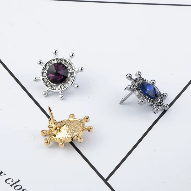 

JAENONES Hot Sale Fashion Mini Style Rudder Badge Brooches Customized Fancy Rhinestone Metal Brooch Pin