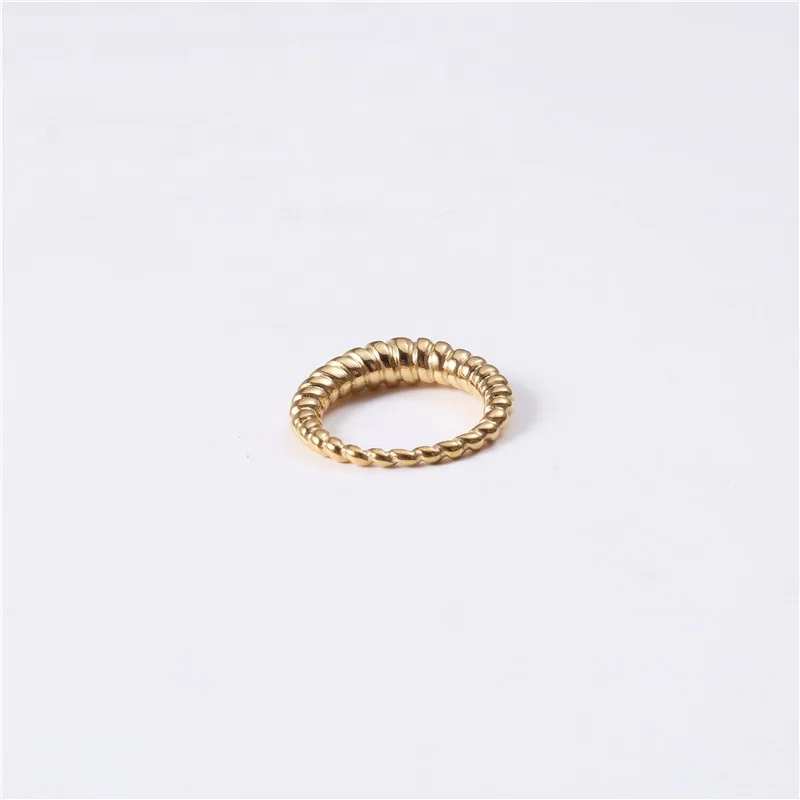 

High End 18K Plain Gold Twist Croissant Ring Stainless Steel Trendy Simple Gold Plated Jewelry