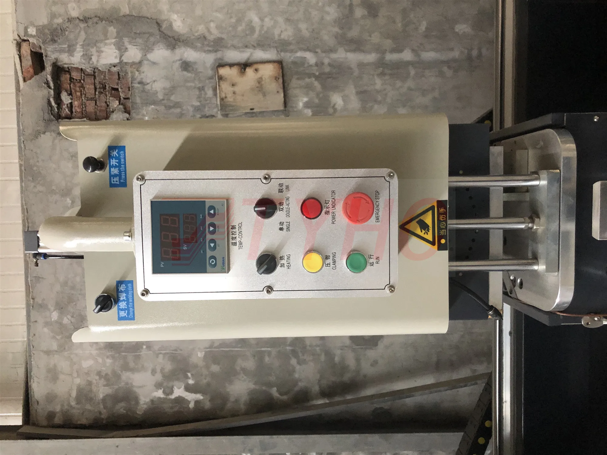 Chinese supplier machinery for aluminium window fabrication / corner crimping machine with cnc Of Low Price