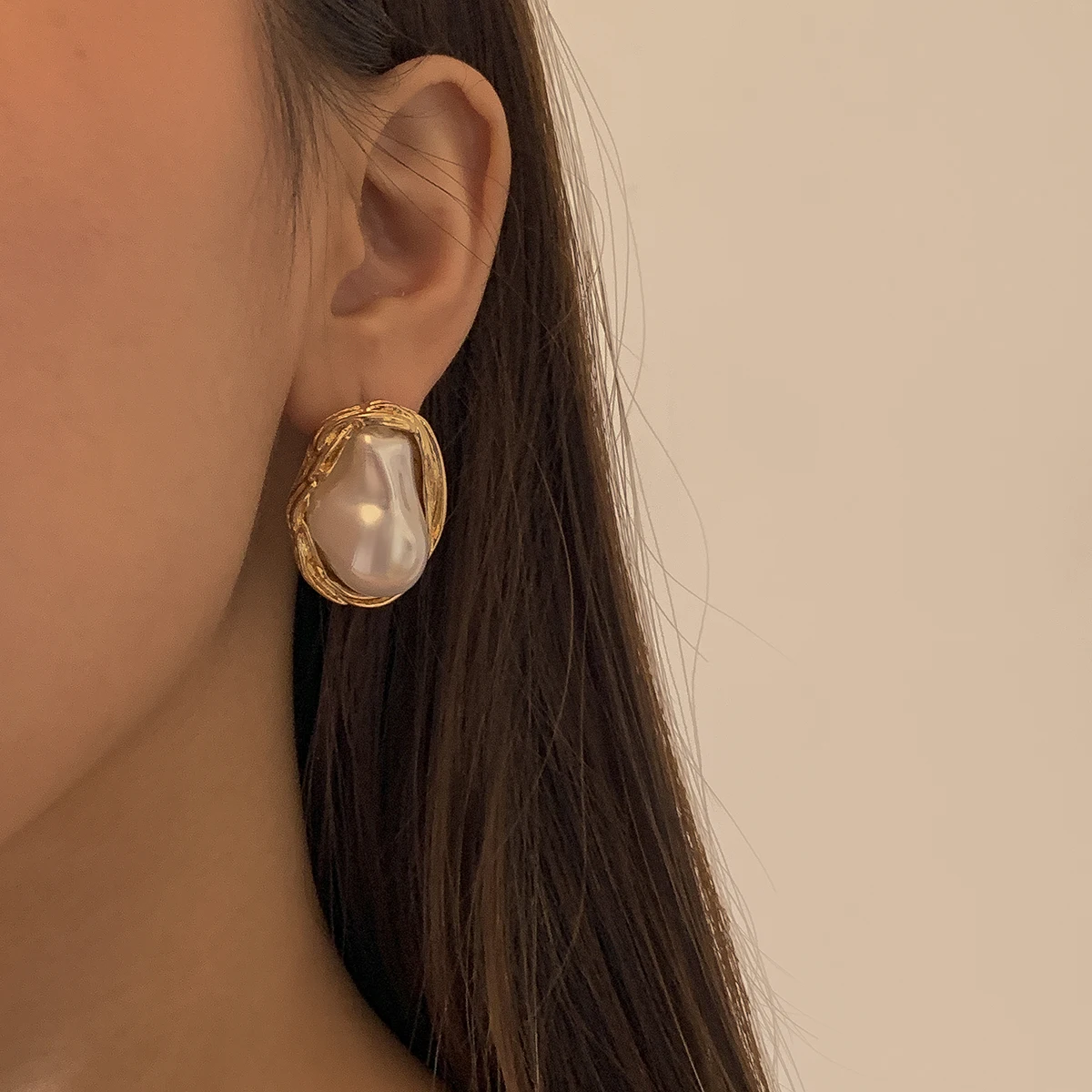 

SHIXIN Vintage Baroque Pearl Earrings Wholesale Irregular Pearl Stud Earrings Gold Silver Casual Fashion Jewelry Earrings Women