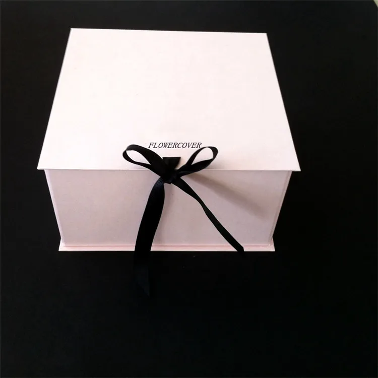 
Elegant Design Corrugated Packaging Box Custom Logo with Ribbon Magnetic Closure Gift Box for Weeding Dress Clothing Shoes 