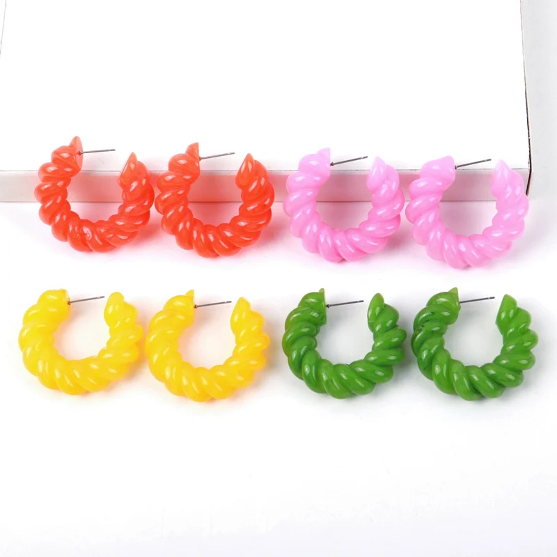 

Newly emerging 2023 Designer Earrings Threaded Resin Twist Juice Color Student acrylic Earrings