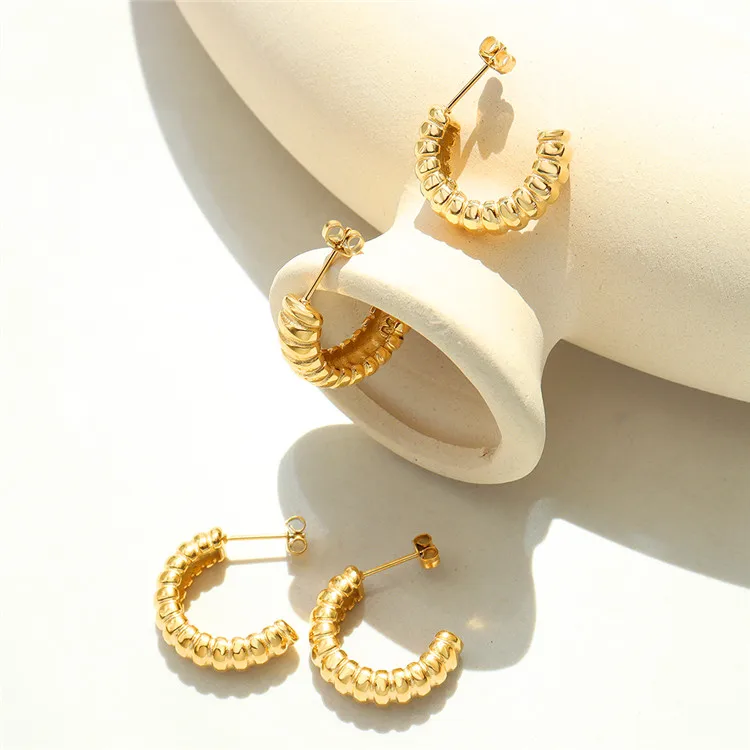 

Hot Selling Fashion Trend Simple Personality Embossed Gold Plated U Shape Earring Jewelry For Women