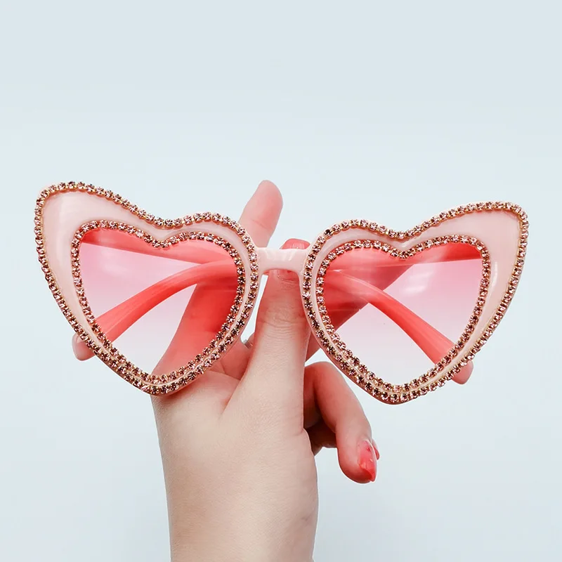 

2022 Designer custom logo sun glasses for women New arrival retro classic bling heart shaped Diamond sunglasses, Custom colors