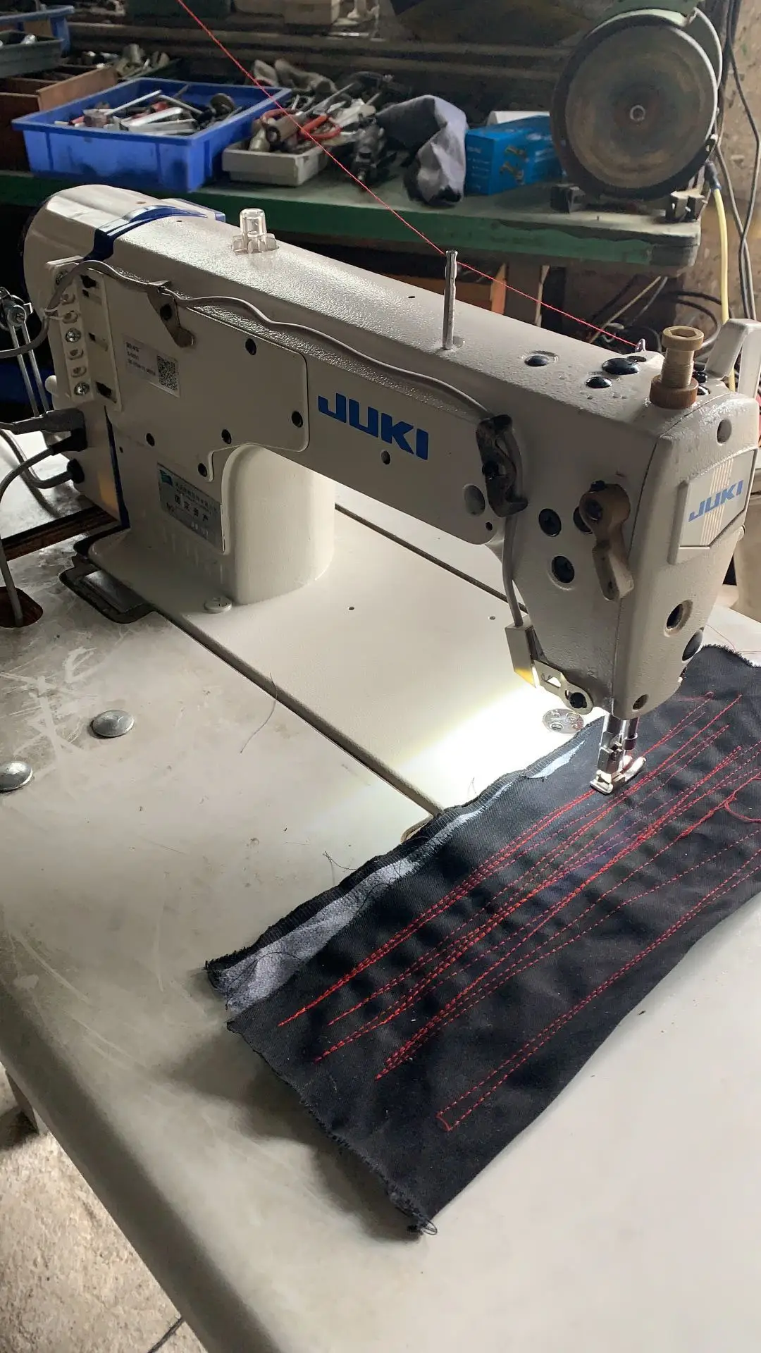 Warehouse Sale Used Juki8700d7 Lockstitch Industrial Sewing Machine