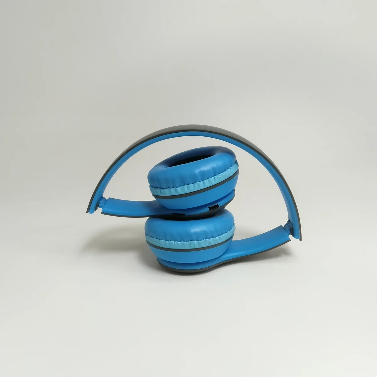 

P47 Factory direct sale Low cost blue portable wireless headset