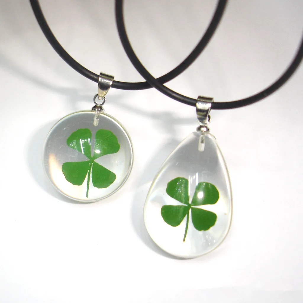 

2020 Ebay Hot Souvenir Gift St. Patrick Necklace Natural Real Dried Press Flower Clover Resin Pendant Luminous Long Necklace, Picture