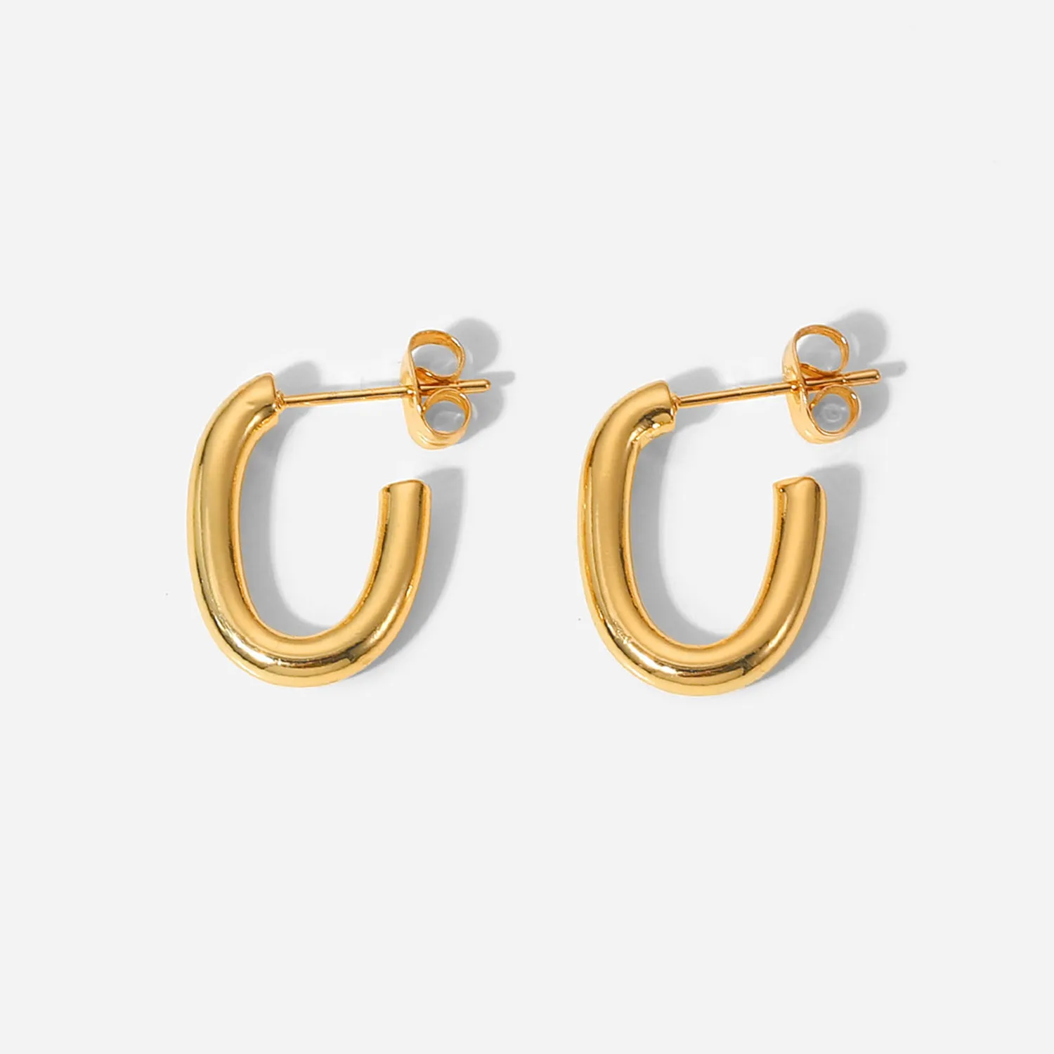 

Water Resistant 18K PVD Gold Plated Oval Shape Hoop Earrings Jewelry Gift Stainless Steel CC Shape Hoop Earring for Women