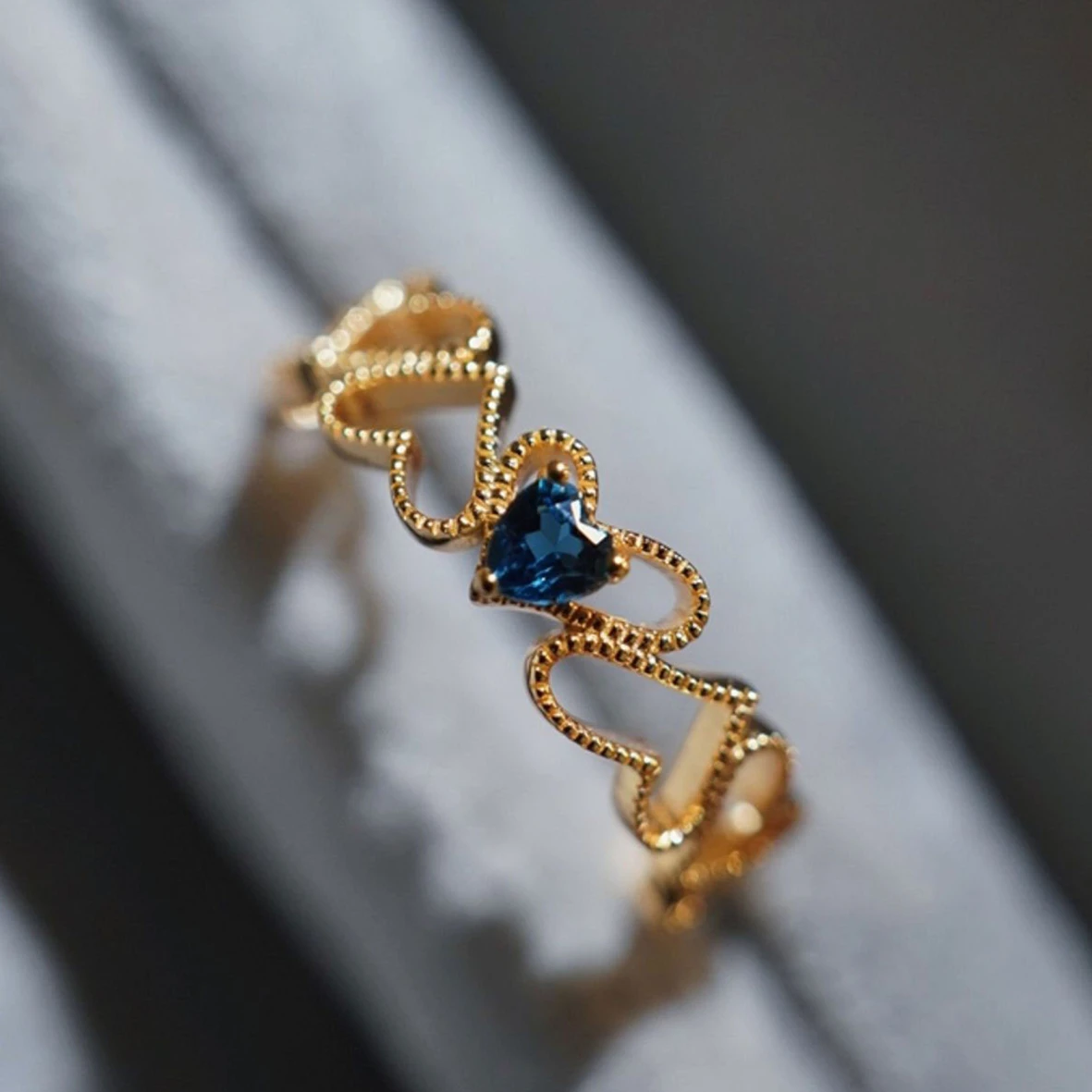

Luxury designer Sterling silver Blue zircon single heart stone ring