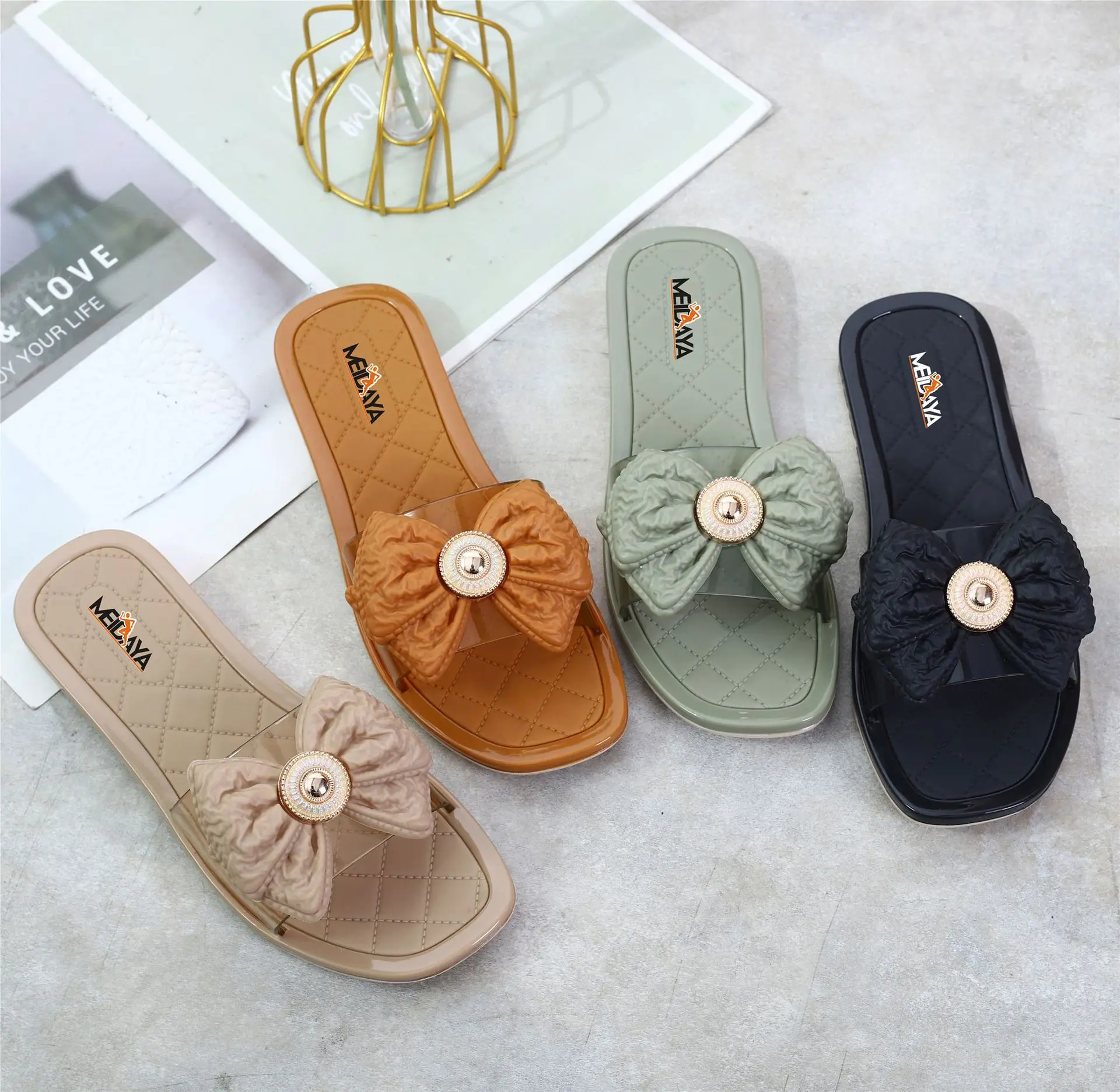 

2022 Summer New Ladies PVC Beach Sandals Shoes Crystal Jelly Flat Slipper Women's Flip-Flops Slippers