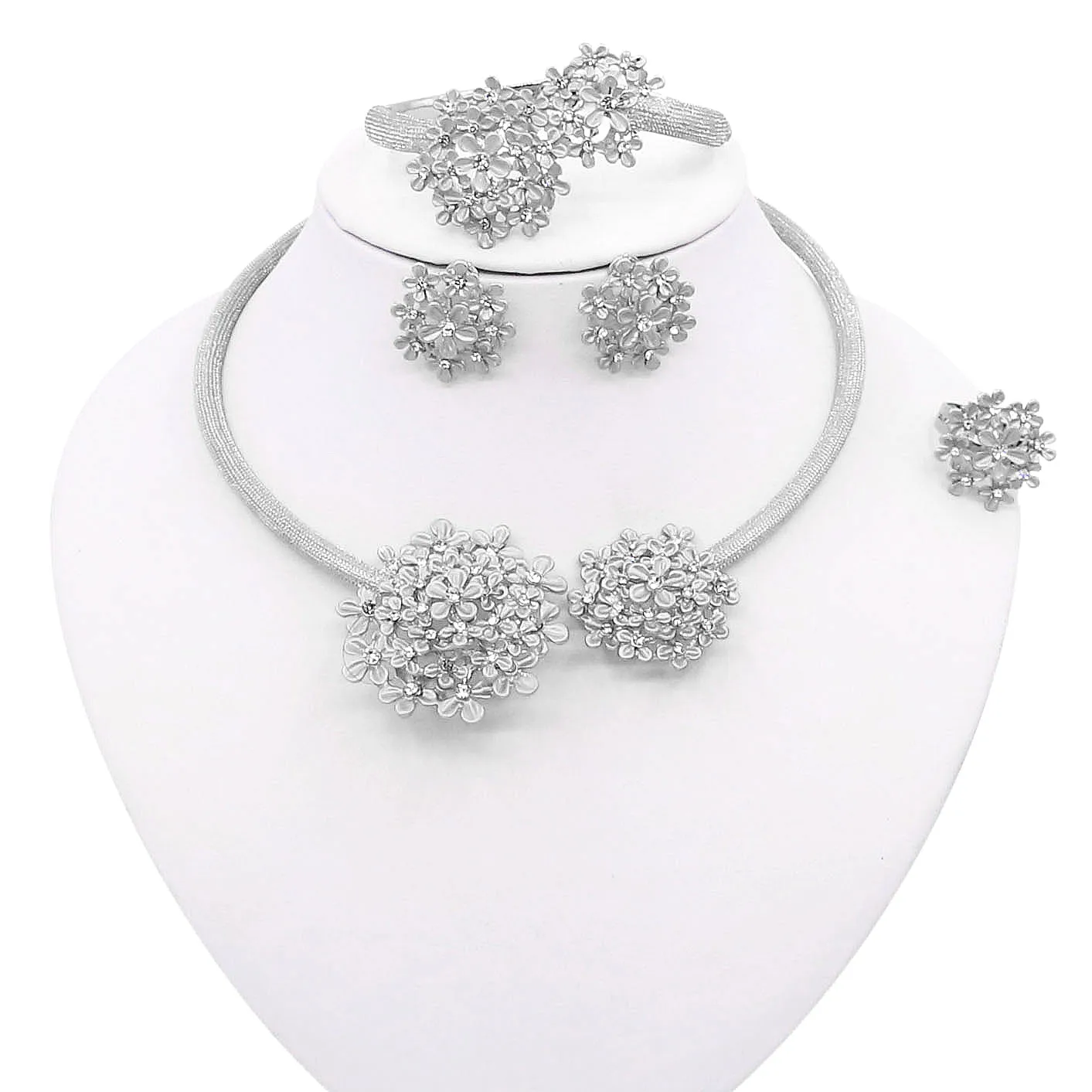 

Hot Selling Brazilian Silver Plating Necklace Bracelet Jewelry Set Vintage Clothing Accessories Flower Shape Women Jewelery Sets