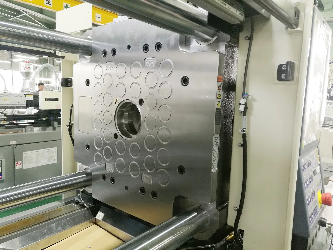 
Effective guarantee quick mold change system for injection molding machine 