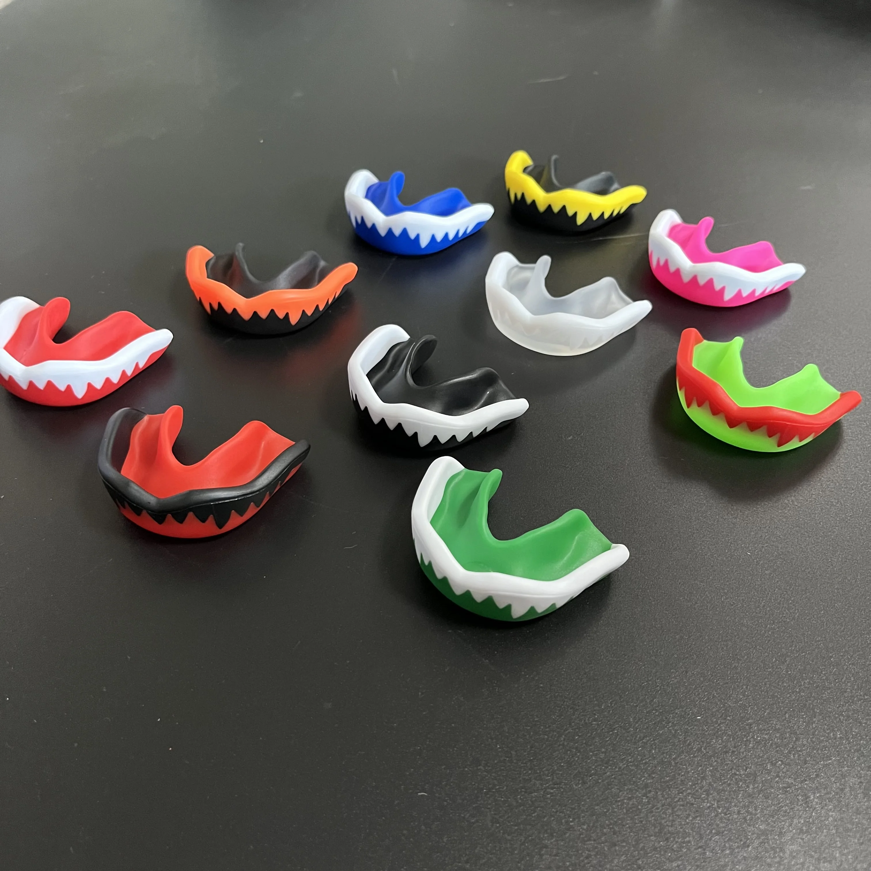 

Eubi Moldable Sport Item Protect Teeth Rubber Boxing Basketball Rugby Anti Grinding Mouthpiece Sport Mouth Guard